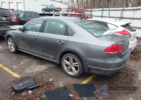 2015 Volkswagen Passat 1.8T Sel Premium z USA, uszkodzony, nr VIN 1VWCT7A31FC065918